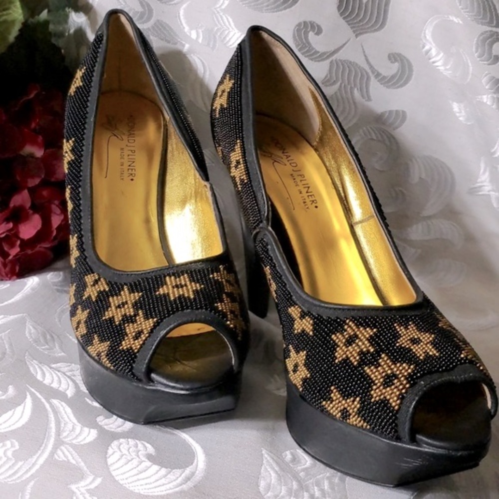 Donald J Pliner Italian Leather Platform heels 10